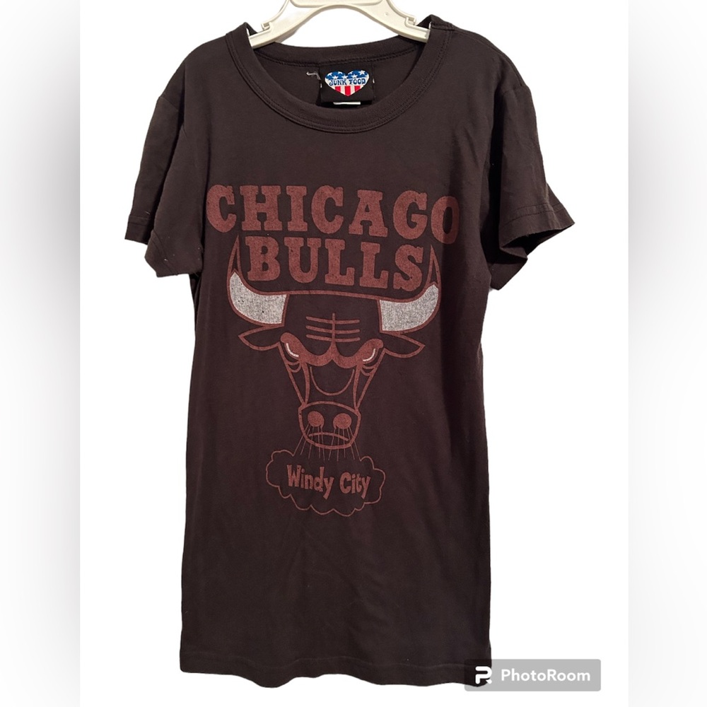Junk Food Clothing Brown Chicago Bulls 'Windy City' Graphic Tee